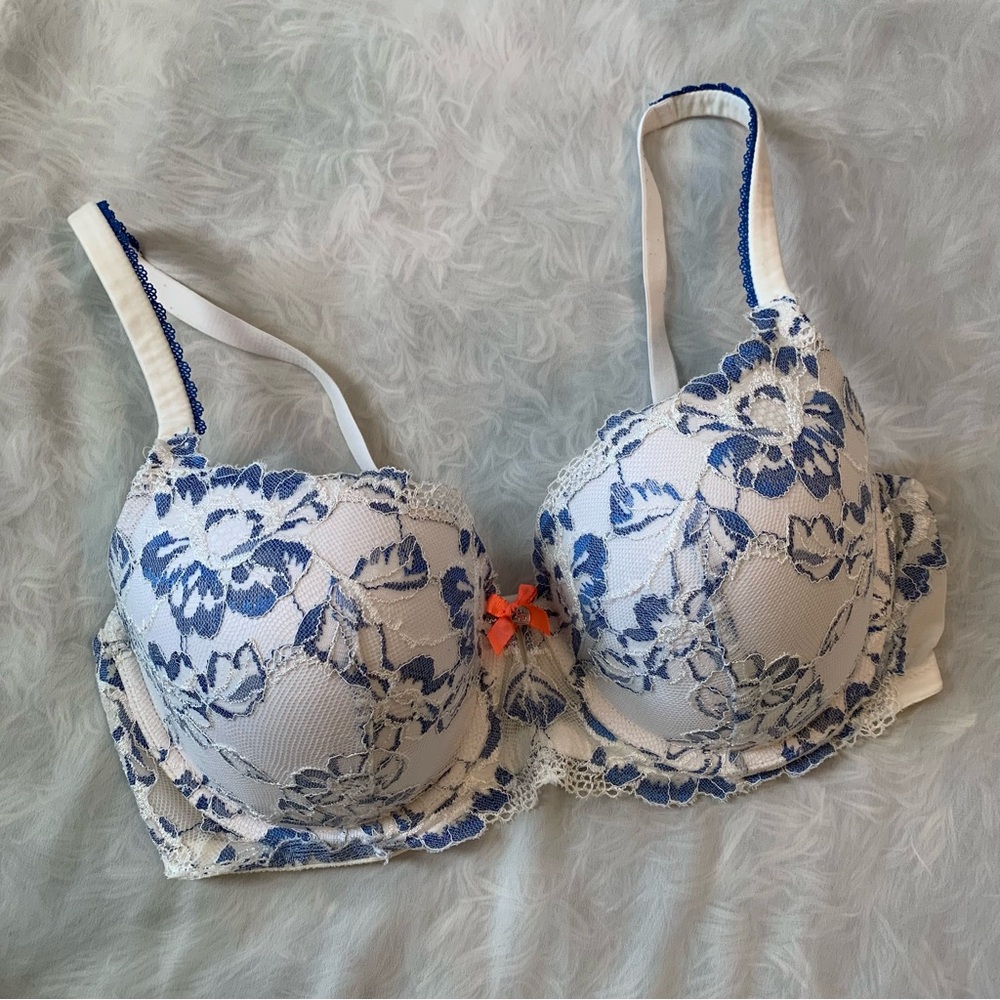 Victoria’s Secret Floral Lace Bra